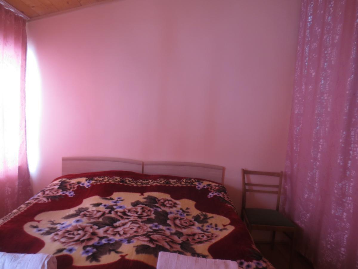 Irma Beso & Aleko Khergianis Guesthouse Mestia Exterior photo